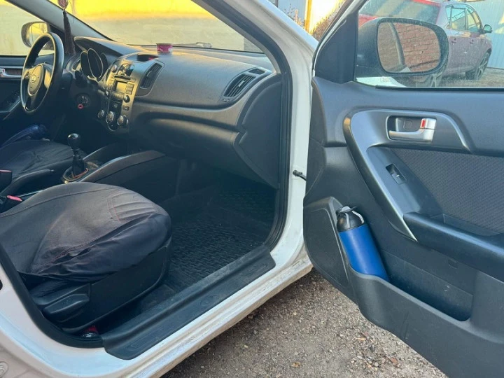Автомобиль: марка KIA CERATO, VIN KNAFU411AB5931928, год выпуска 2011г., цвет: жемчужно-белый, модель № двигателя: G4FCBH347953, шасси: отсутствует; кузов № KNAFU411AB5931928. Обременения (ограничения): залог в пользу АО «Эксперт Банк».